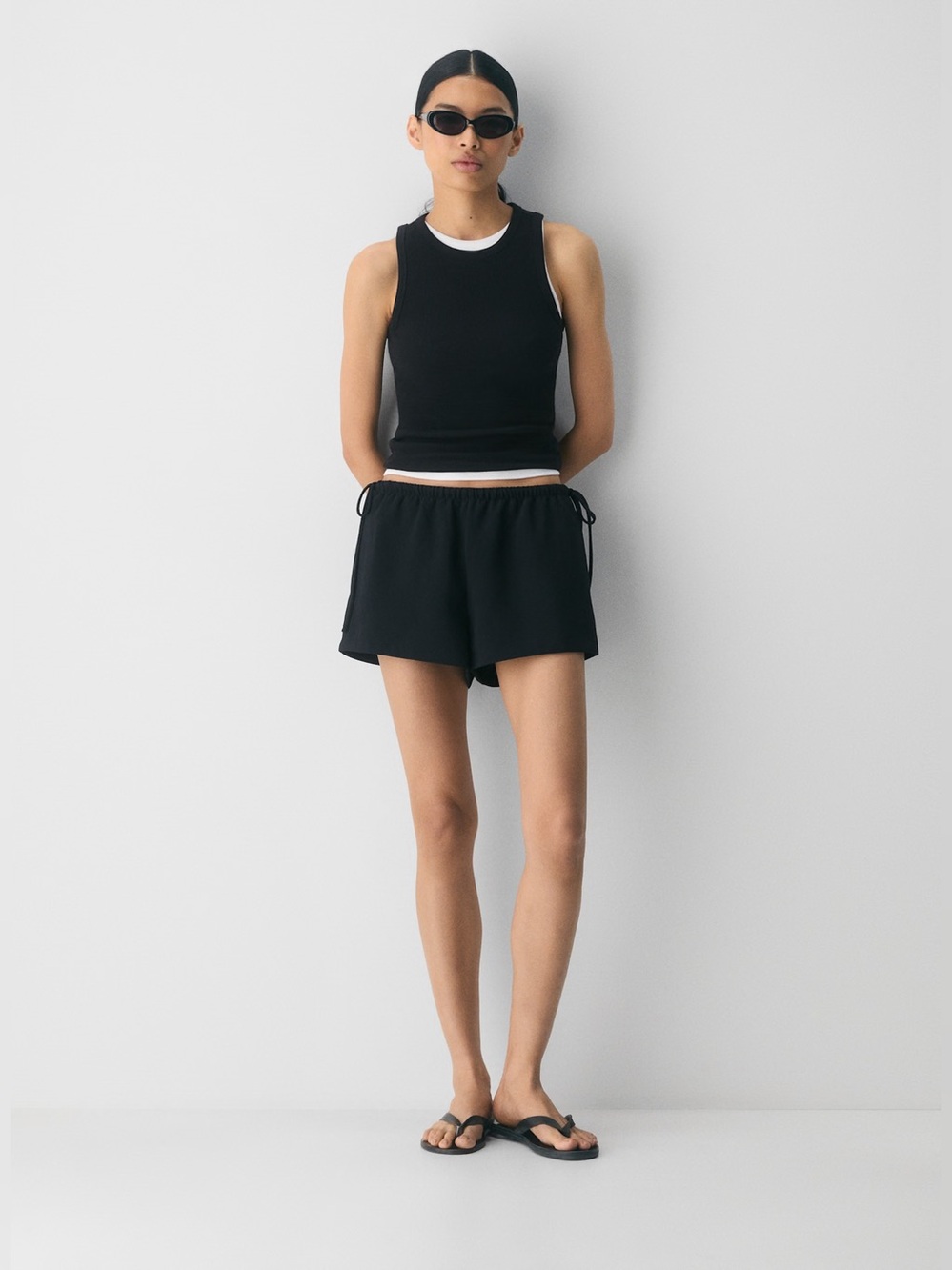 EUC ARITZIA Artisan Short Crepette Black S Gently Worn Once